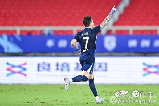 绍尔破门多点开花 武汉三镇大胜青岛海牛 绍尔破门多点开花 武汉三镇大胜青岛海牛
